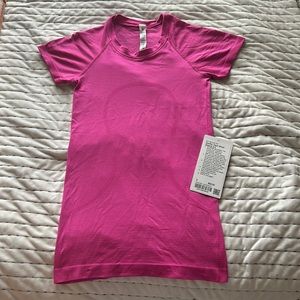 Swiftly Tech Short Sleeve 2.0 Sonic Pink